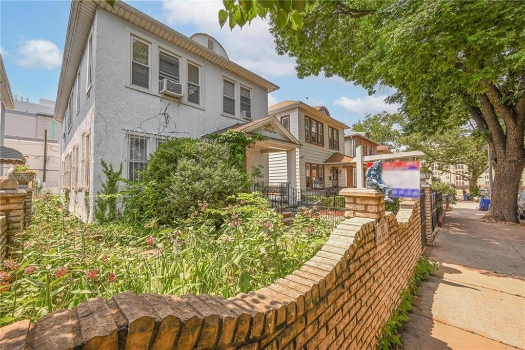 Brooklyn, New York, 11220, United States, 5 Bedrooms Bedrooms, ,3 BathroomsBathrooms,Residential,Active,1867909