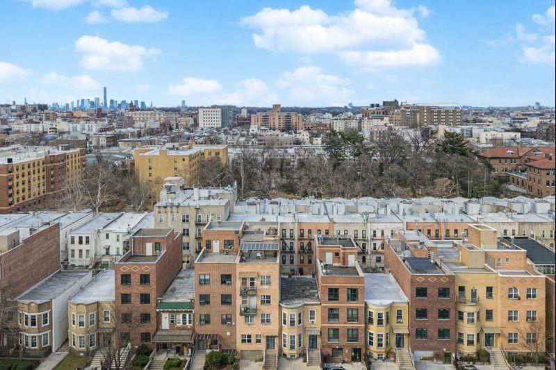 Brooklyn, New York, 11219, United States, 4 Bedrooms Bedrooms, ,3 BathroomsBathrooms,Residential,Active,2009183