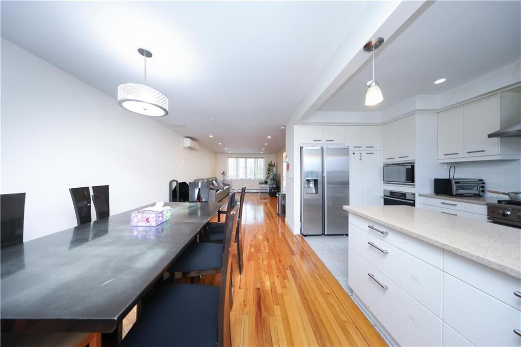 Brooklyn, New York, 11228, United States, 4 Bedrooms Bedrooms, ,3 BathroomsBathrooms,Residential,Active,1967314