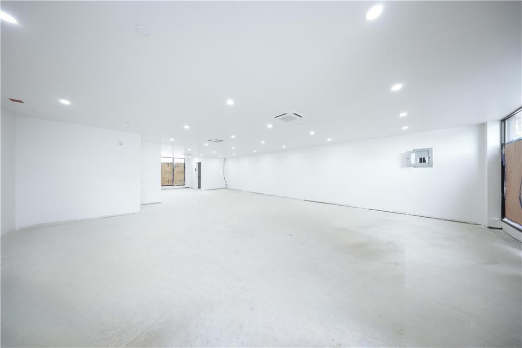 Flushing, New York, 11358, United States, ,Commercial,Active,1945081