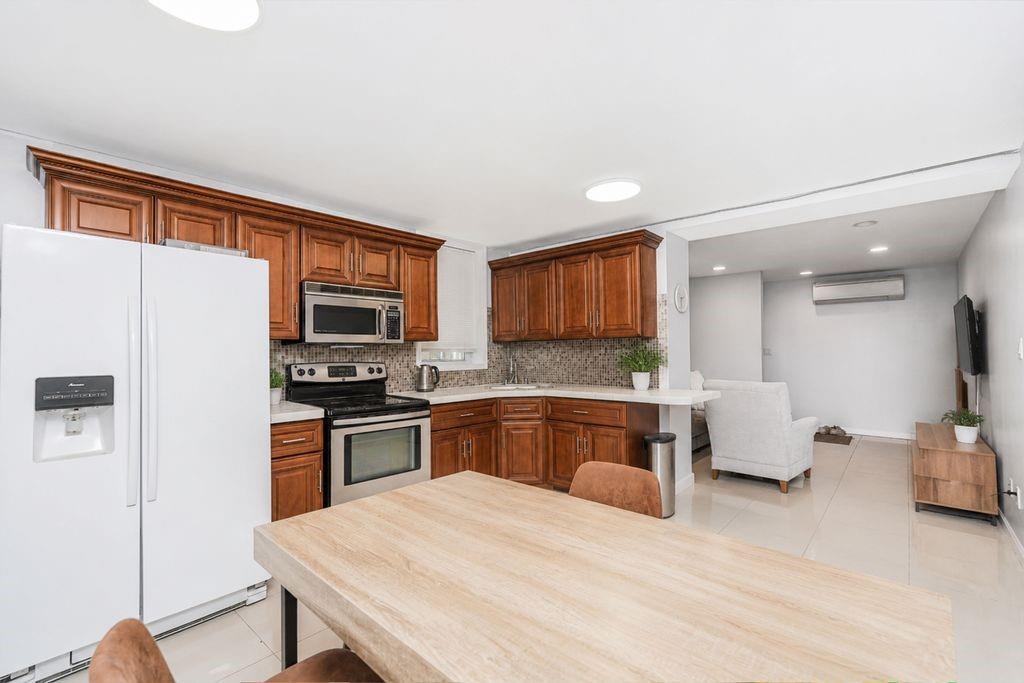 Brooklyn, New York, 11229, United States, 6 Bedrooms Bedrooms, ,4 BathroomsBathrooms,Residential,Active,2051996