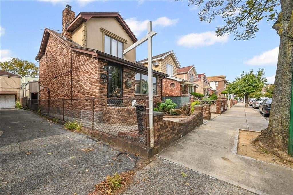 Brooklyn, New York, 11204, United States, 3 Bedrooms Bedrooms, ,2 BathroomsBathrooms,Residential,Active,1954030