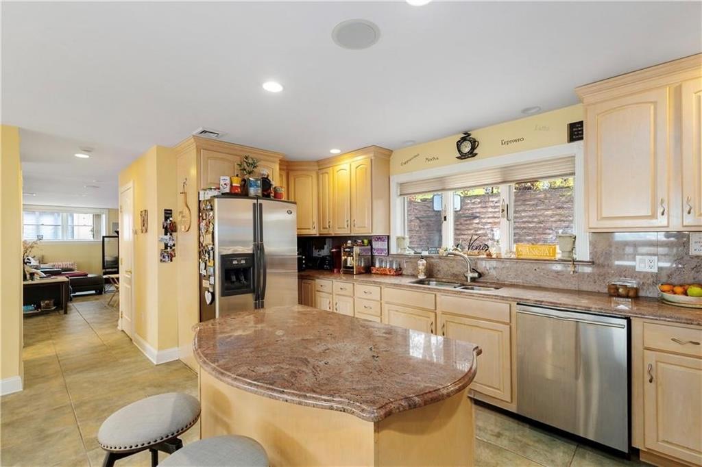 Staten Island, New York, 10304, United States, 4 Bedrooms Bedrooms, ,4 BathroomsBathrooms,Residential,Active,1997634