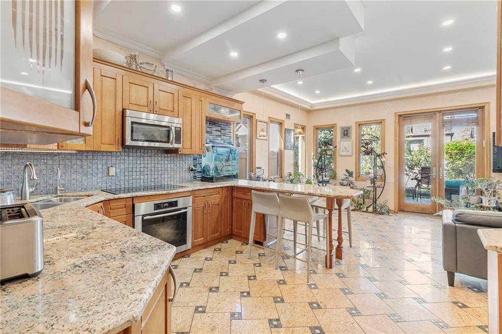 Brooklyn, New York, 11235, United States, 3 Bedrooms Bedrooms, ,3 BathroomsBathrooms,Residential,Active,2043829