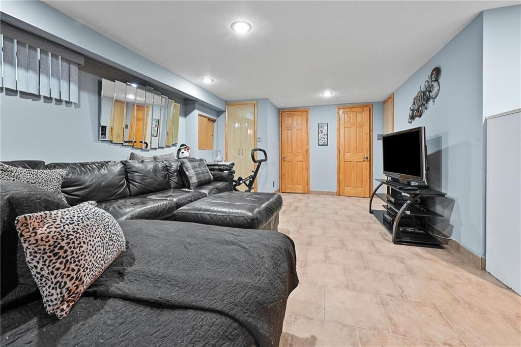 Brooklyn, New York, 11204, United States, 3 Bedrooms Bedrooms, ,2 BathroomsBathrooms,Residential,Active,1954030