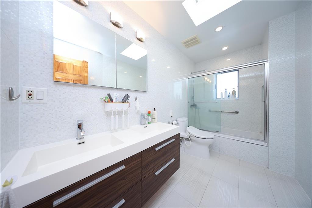 Brooklyn, New York, 11228, United States, 4 Bedrooms Bedrooms, ,3 BathroomsBathrooms,Residential,Active,1967314