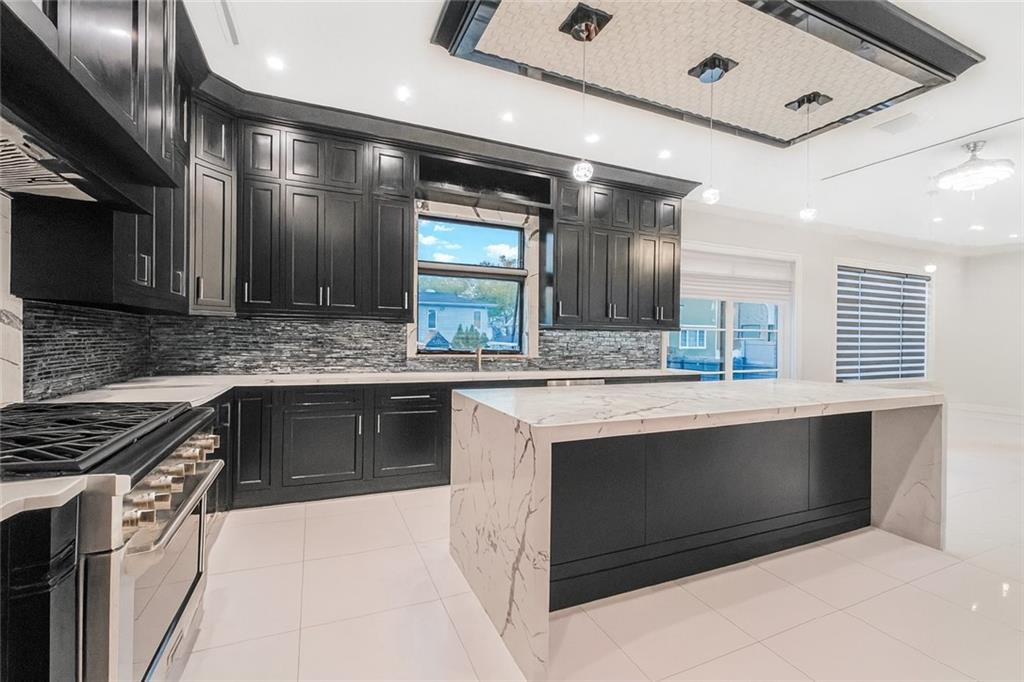 Staten Island, New York, 10304, United States, 4 Bedrooms Bedrooms, ,4 BathroomsBathrooms,Residential,Active,1968381