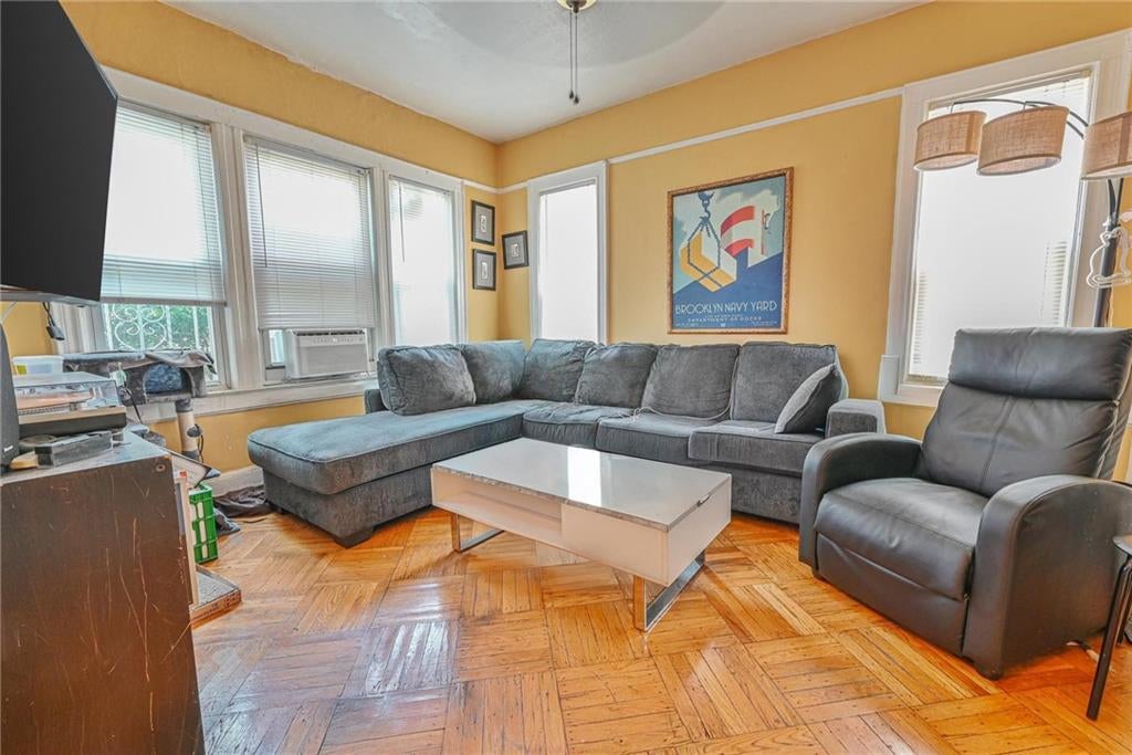 Brooklyn, New York, 11220, United States, 5 Bedrooms Bedrooms, ,3 BathroomsBathrooms,Residential,Active,1867909