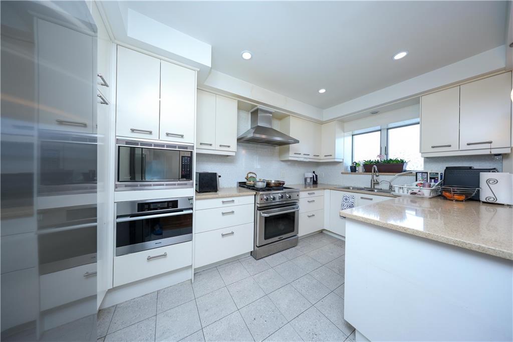 Brooklyn, New York, 11228, United States, 4 Bedrooms Bedrooms, ,3 BathroomsBathrooms,Residential,Active,1967314