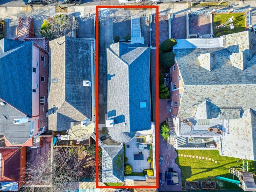 Brooklyn, New York, 11235, United States, 4 Bedrooms Bedrooms, ,4 BathroomsBathrooms,Residential,Active,1702088