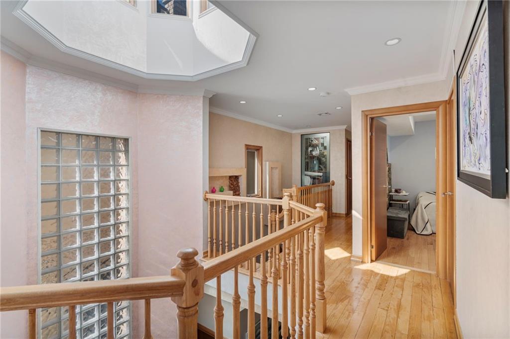 Brooklyn, New York, 11235, United States, 3 Bedrooms Bedrooms, ,3 BathroomsBathrooms,Residential,Active,2043829