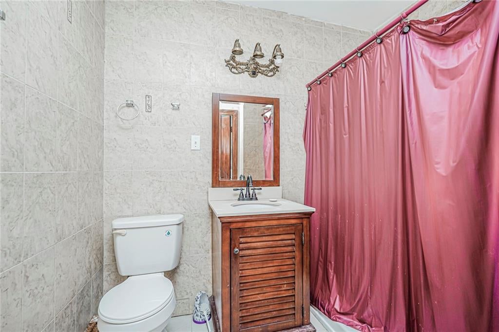 Brooklyn, New York, 11234, United States, 4 Bedrooms Bedrooms, ,7 BathroomsBathrooms,Residential,Active,1859380