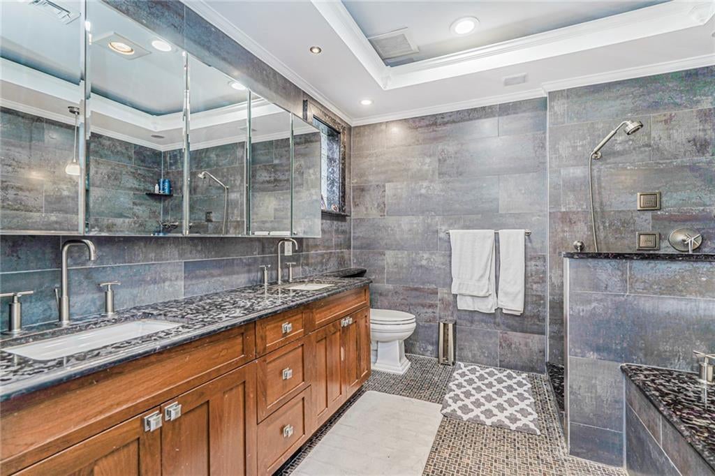 Brooklyn, New York, 11209, United States, 5 Bedrooms Bedrooms, ,4 BathroomsBathrooms,Residential,Active,1969641