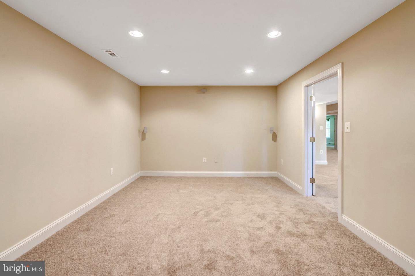 Haymarket, Virginia, 20169, United States, 5 Bedrooms Bedrooms, ,5 BathroomsBathrooms,Residential,Pending,2031766