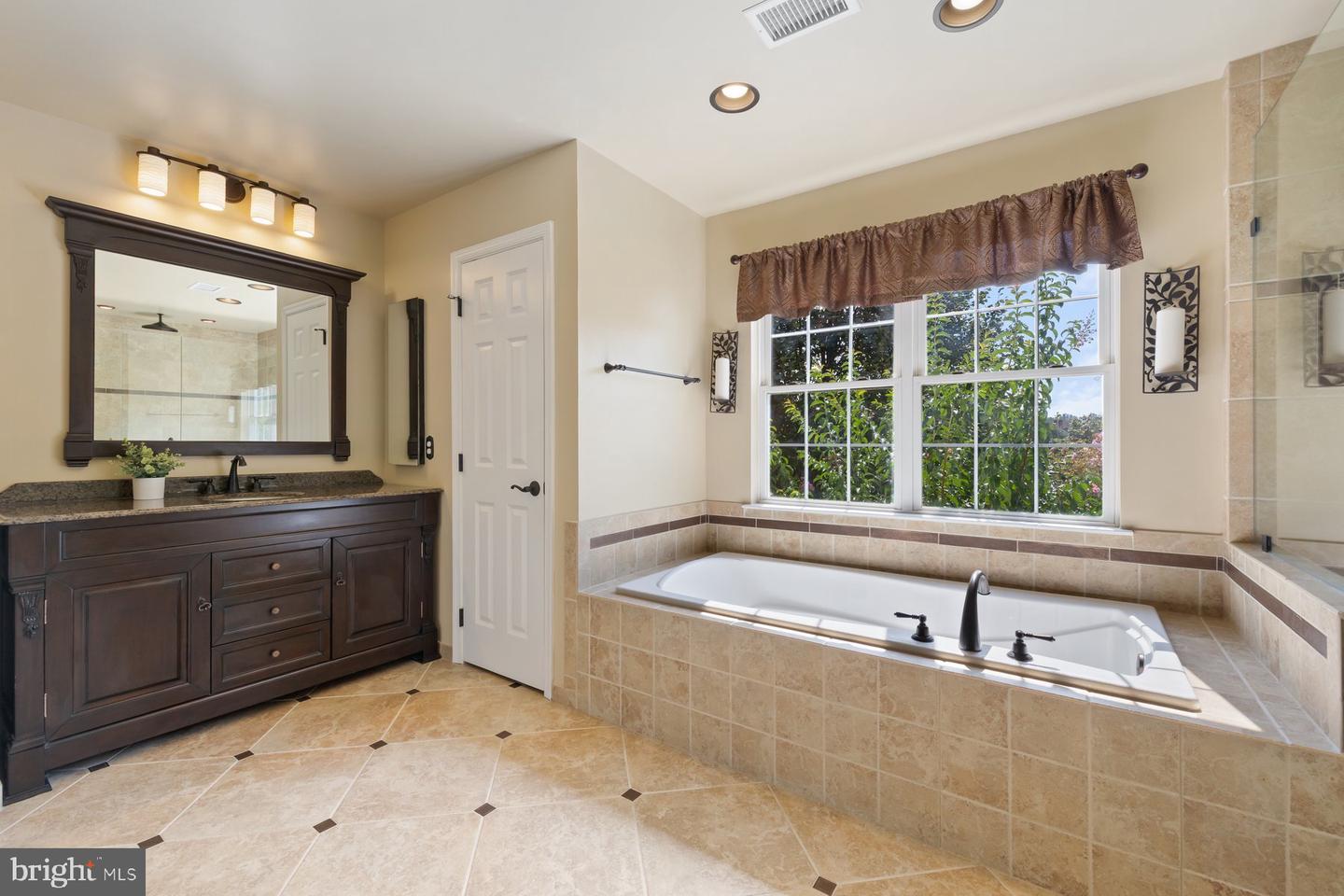 Rockville, Maryland, 20850, United States, 5 Bedrooms Bedrooms, ,6 BathroomsBathrooms,Residential,Active,1941388