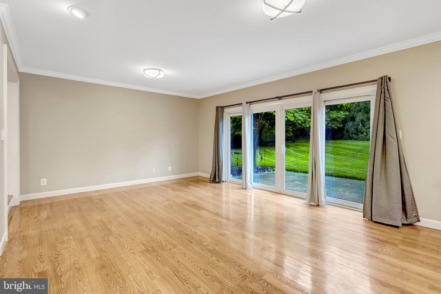 Fairfax, Virginia, 22030, United States, 4 Bedrooms Bedrooms, ,3 BathroomsBathrooms,Residential,Active,2045005