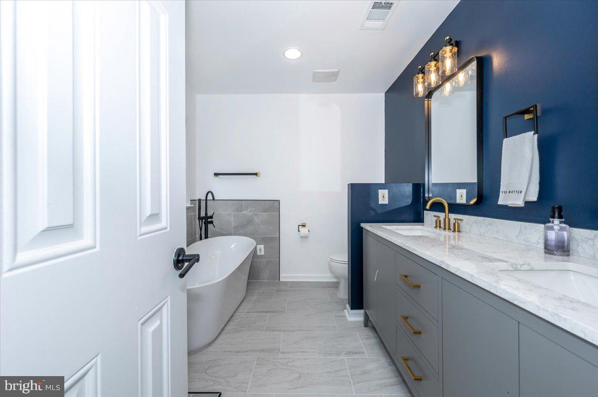 Fairfax, Virginia, 22030, United States, 5 Bedrooms Bedrooms, ,4 BathroomsBathrooms,Residential,Active,1892608