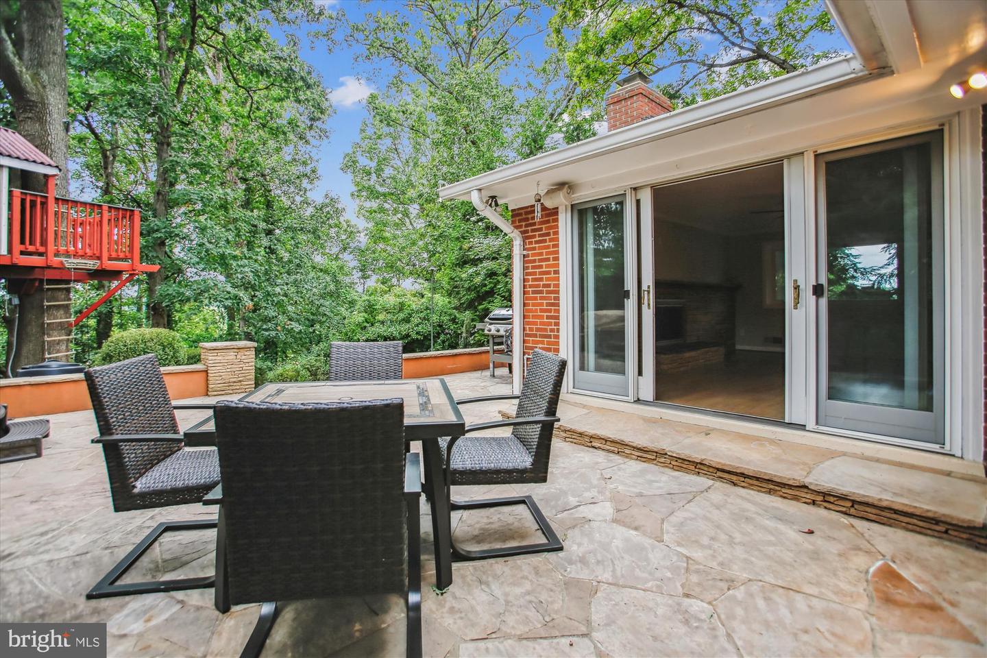 Arlington, Virginia, 22202, United States, 5 Bedrooms Bedrooms, ,3 BathroomsBathrooms,Residential,Active,1926909