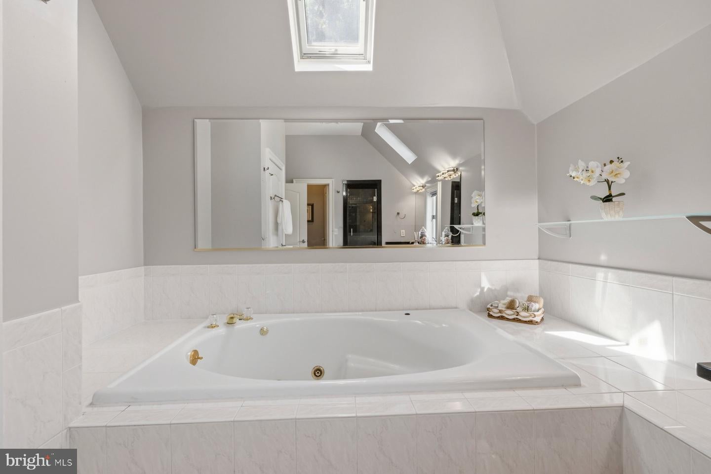 North Potomac, Maryland, 20878, United States, 5 Bedrooms Bedrooms, ,6 BathroomsBathrooms,Residential,Active,2045699
