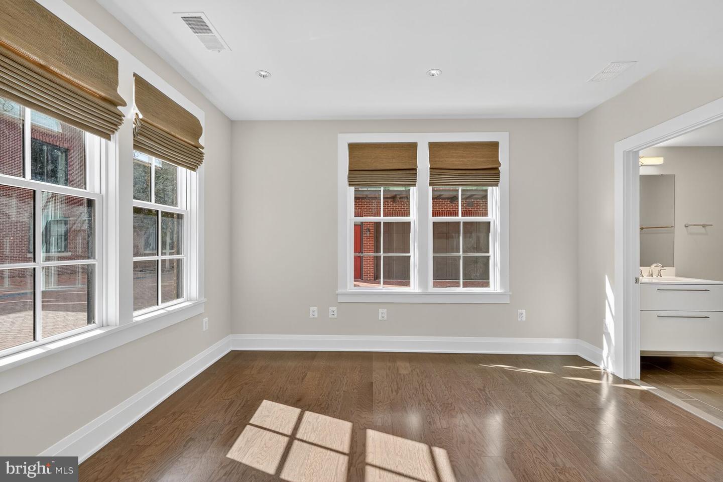 Alexandria, Virginia, 22314, United States, 4 Bedrooms Bedrooms, ,5 BathroomsBathrooms,Residential,Active,1959984