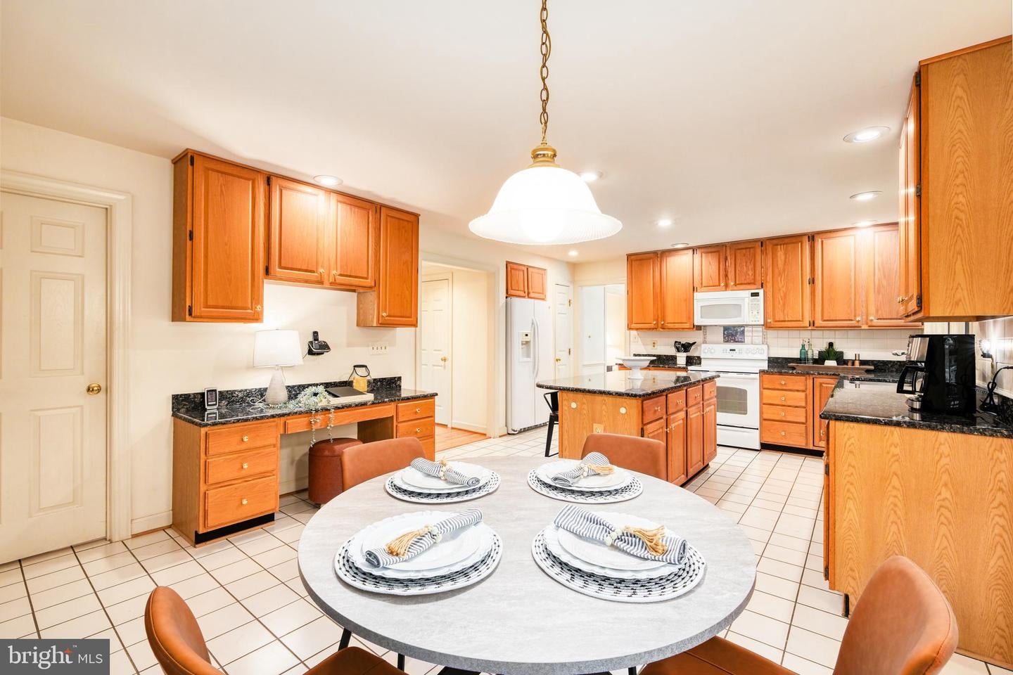 Fairfax Station, Virginia, 22039, United States, 4 Bedrooms Bedrooms, ,4 BathroomsBathrooms,Residential,Active,1988427