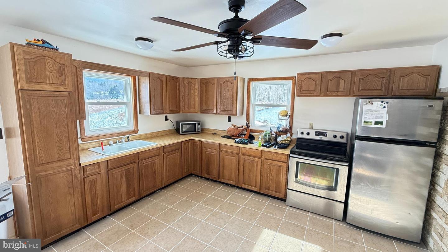 Waymart, Pennsylvania, 18472, United States, 4 Bedrooms Bedrooms, ,2 BathroomsBathrooms,Residential,Active,2007156