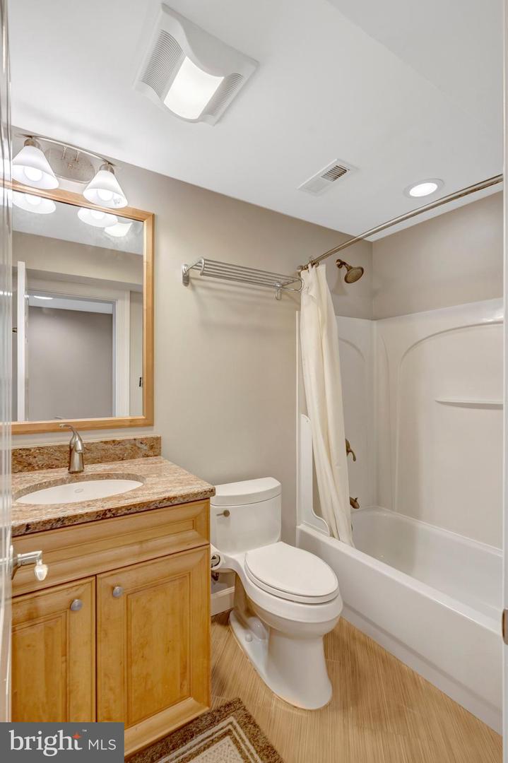 Fairfax, Virginia, 22030, United States, 4 Bedrooms Bedrooms, ,3 BathroomsBathrooms,Residential,Active,2045005