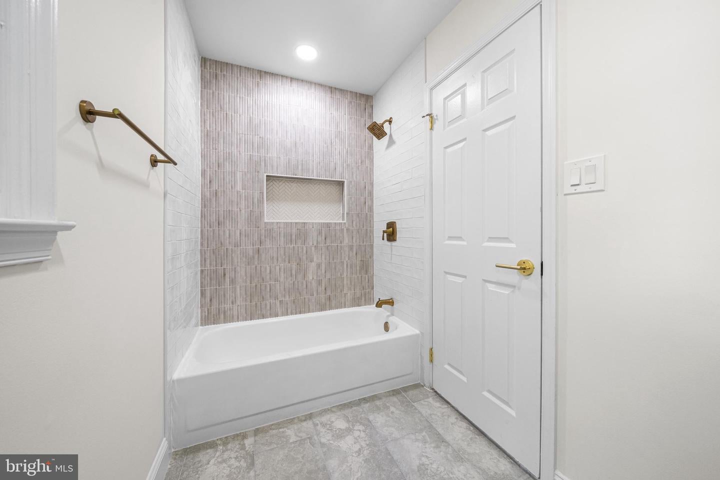 Clifton, Virginia, 20124, United States, 4 Bedrooms Bedrooms, ,4 BathroomsBathrooms,Residential,Active,2041351