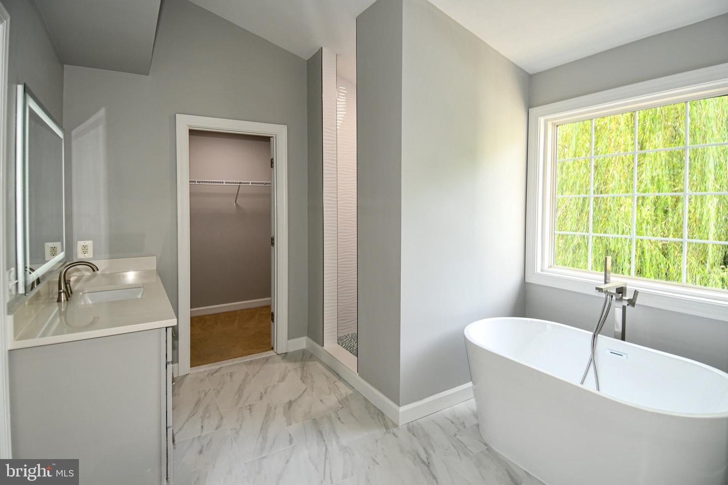 Ashburn, Virginia, 20147, United States, 6 Bedrooms Bedrooms, ,5 BathroomsBathrooms,Residential,Active,1914776