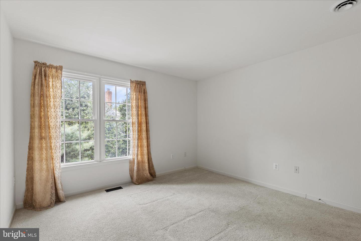 Centreville, Virginia, 20121, United States, 4 Bedrooms Bedrooms, ,3 BathroomsBathrooms,Residential,Contingent,2045785