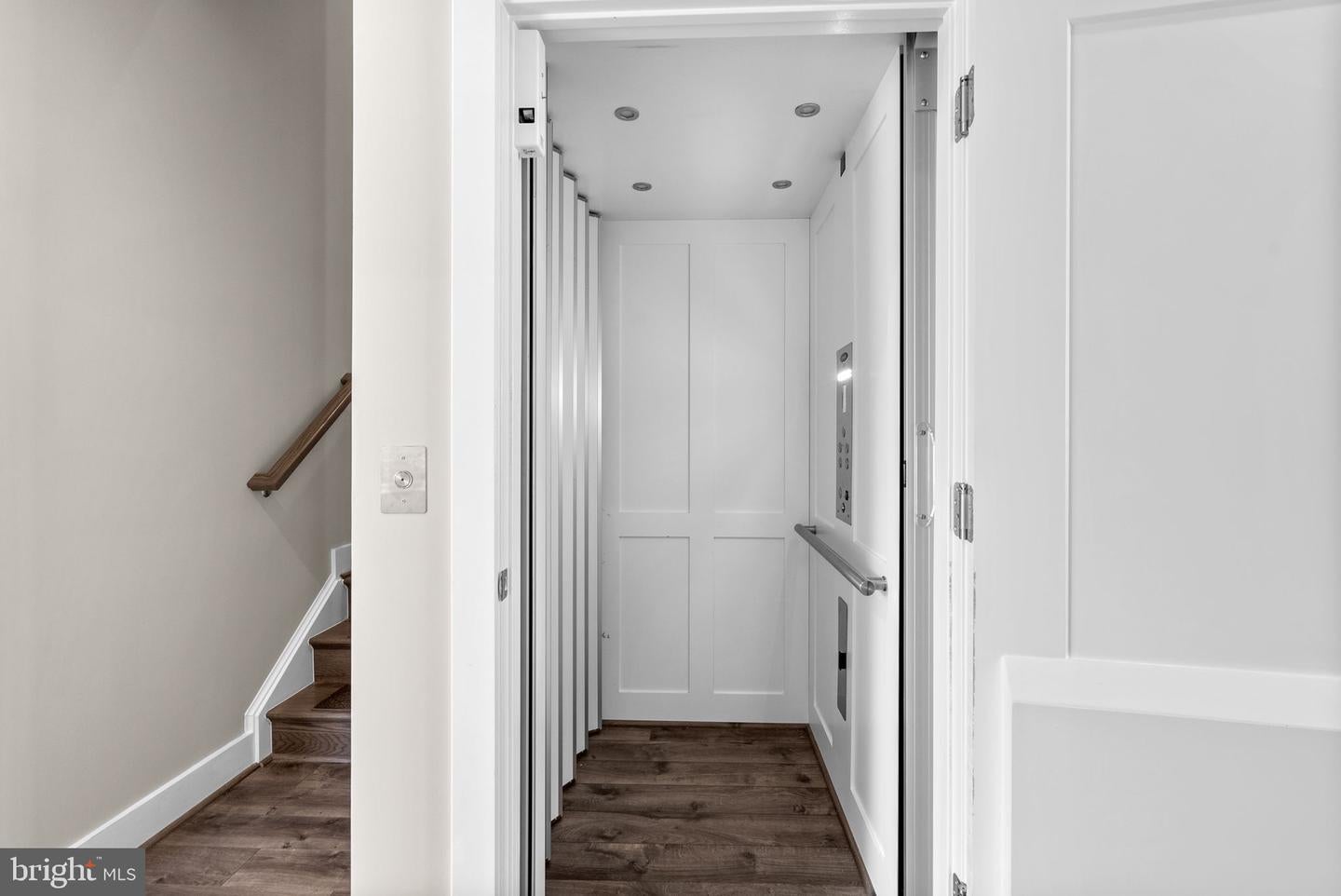 Rockville, Maryland, 20852, United States, 5 Bedrooms Bedrooms, ,5 BathroomsBathrooms,Residential,Active,1954009