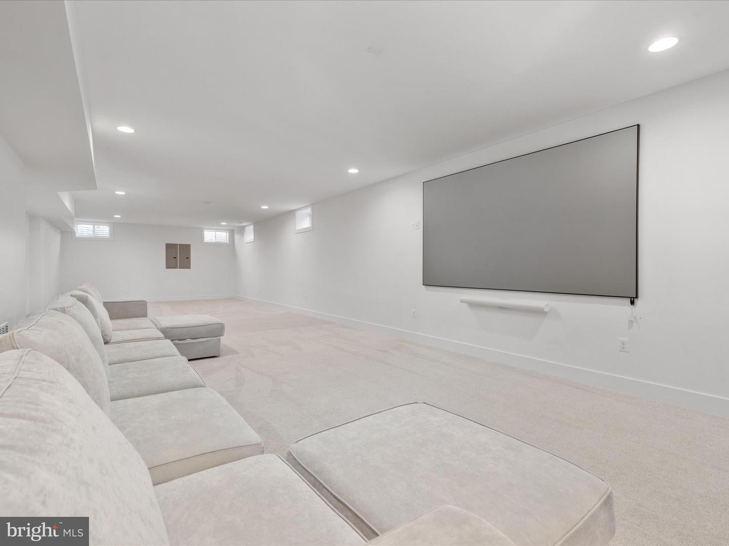 Oakton, Virginia, 22124, United States, 6 Bedrooms Bedrooms, ,6 BathroomsBathrooms,Residential,Active,1960120