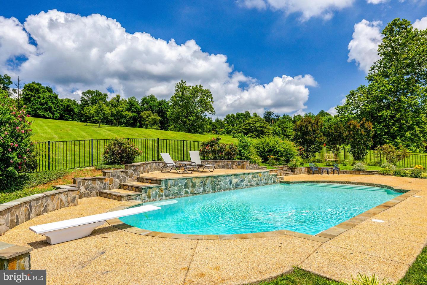 Leesburg, Virginia, 20175, United States, 4 Bedrooms Bedrooms, ,5 BathroomsBathrooms,Residential,Active,1894598