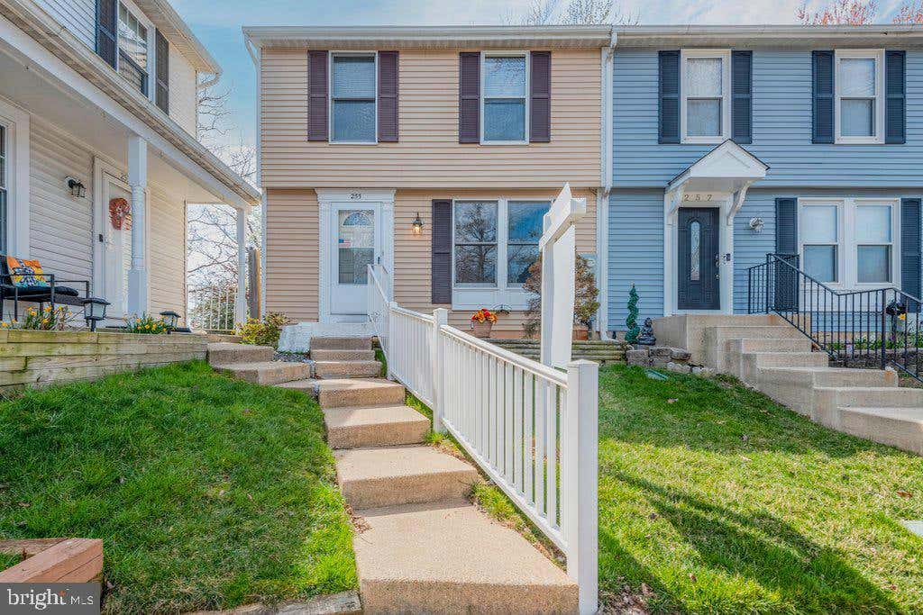 255 WOODOAK CT, GLEN BURNIE, MD 21061, photo 1 of 35