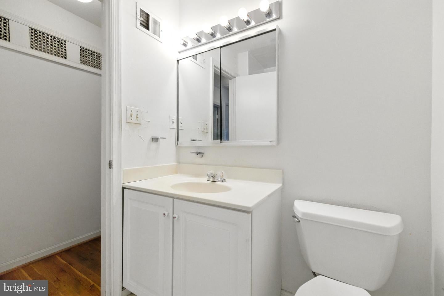 Mclean, Virginia, 22101, United States, 5 Bedrooms Bedrooms, ,3 BathroomsBathrooms,Residential,Active,1929396