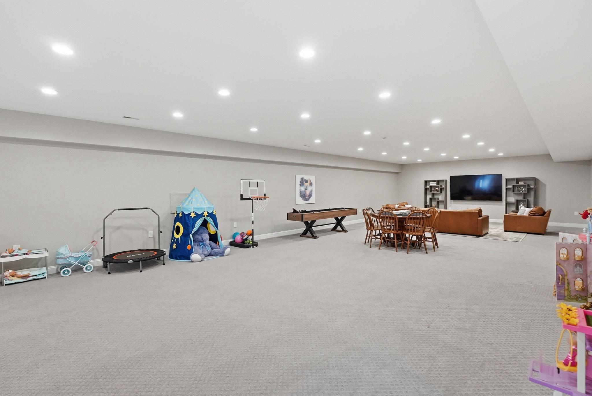 North Potomac, Maryland, 20878, United States, 7 Bedrooms Bedrooms, ,8 BathroomsBathrooms,Residential,Active,2044145