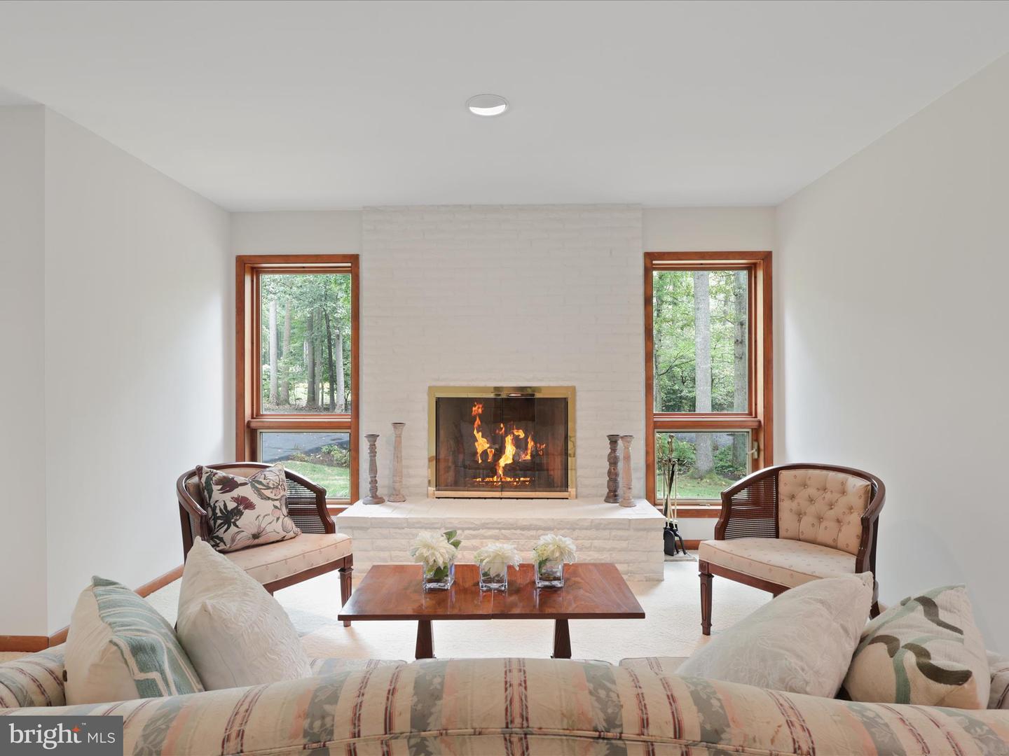 Clifton, Virginia, 20124, United States, 5 Bedrooms Bedrooms, ,4 BathroomsBathrooms,Residential,Active,1943827