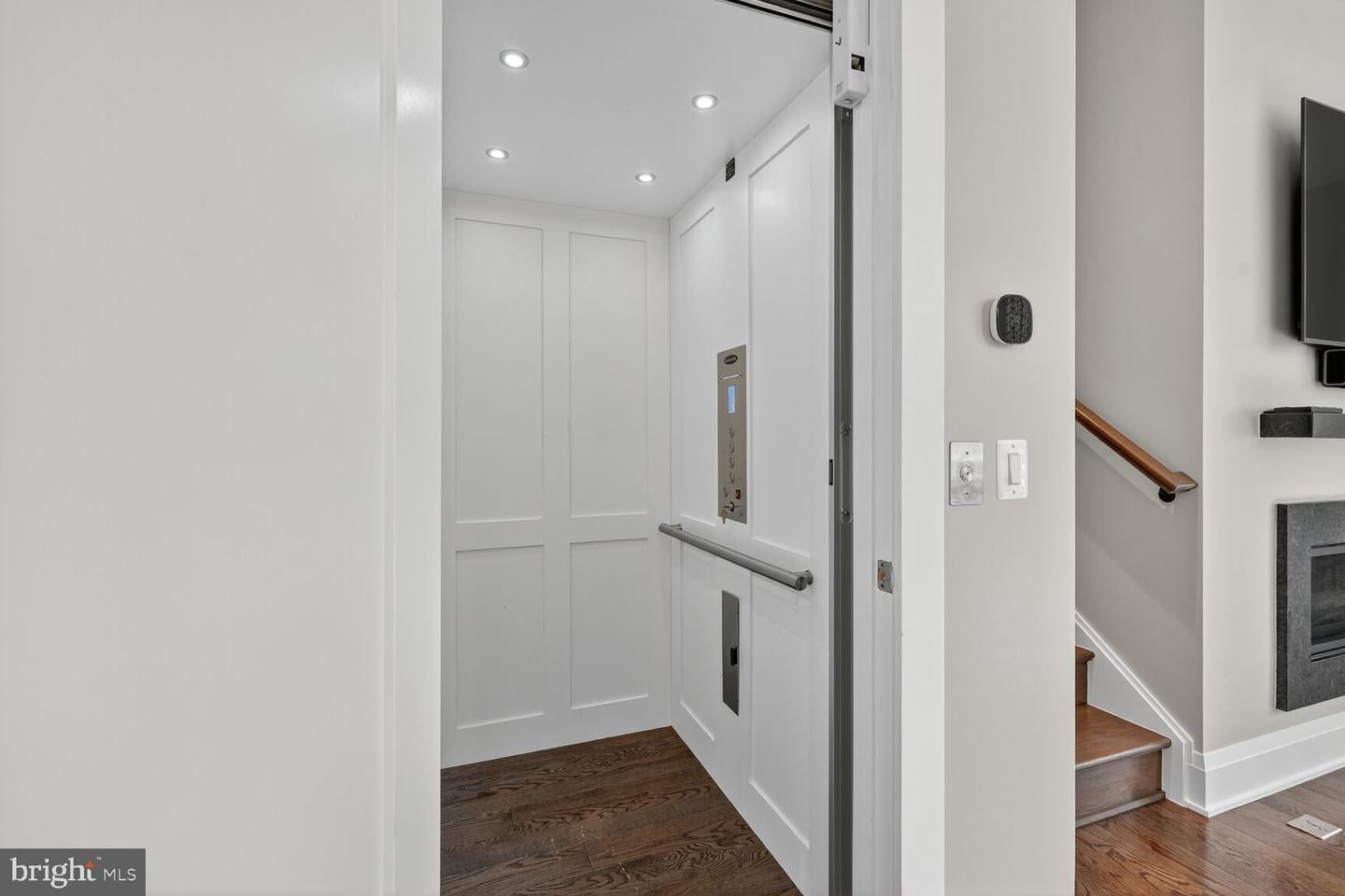 Alexandria, Virginia, 22314, United States, 4 Bedrooms Bedrooms, ,5 BathroomsBathrooms,Residential,Active,1959984