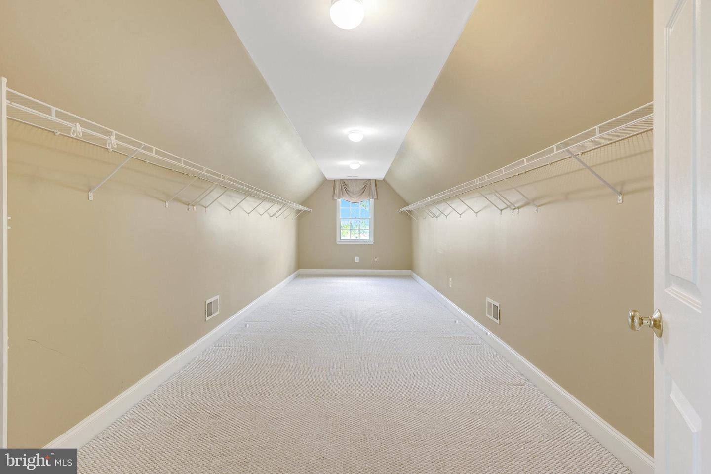 Leesburg, Virginia, 20175, United States, 4 Bedrooms Bedrooms, ,5 BathroomsBathrooms,Residential,Active,1894598