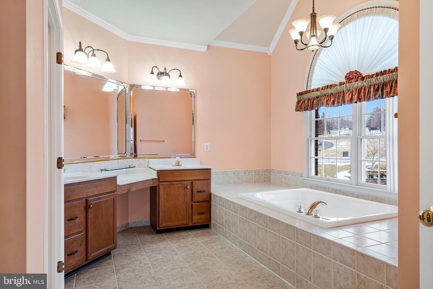 Leesburg, Virginia, 20175, United States, 5 Bedrooms Bedrooms, ,5 BathroomsBathrooms,Residential,Active,2021689