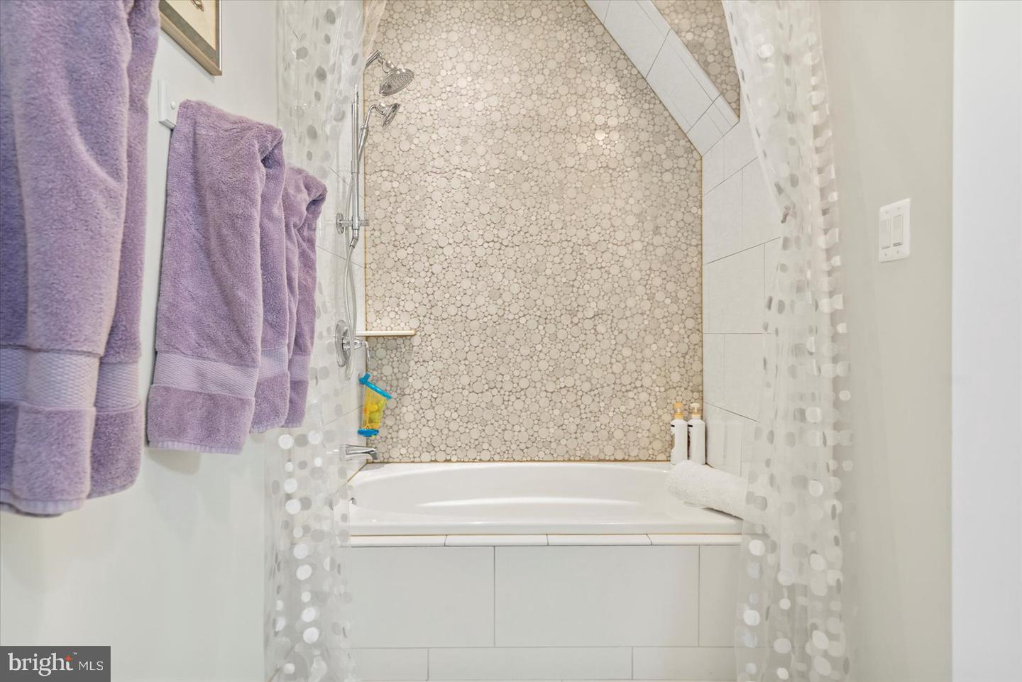 Middle River, Maryland, 21220, United States, 7 Bedrooms Bedrooms, ,7 BathroomsBathrooms,Residential,Active,1969646