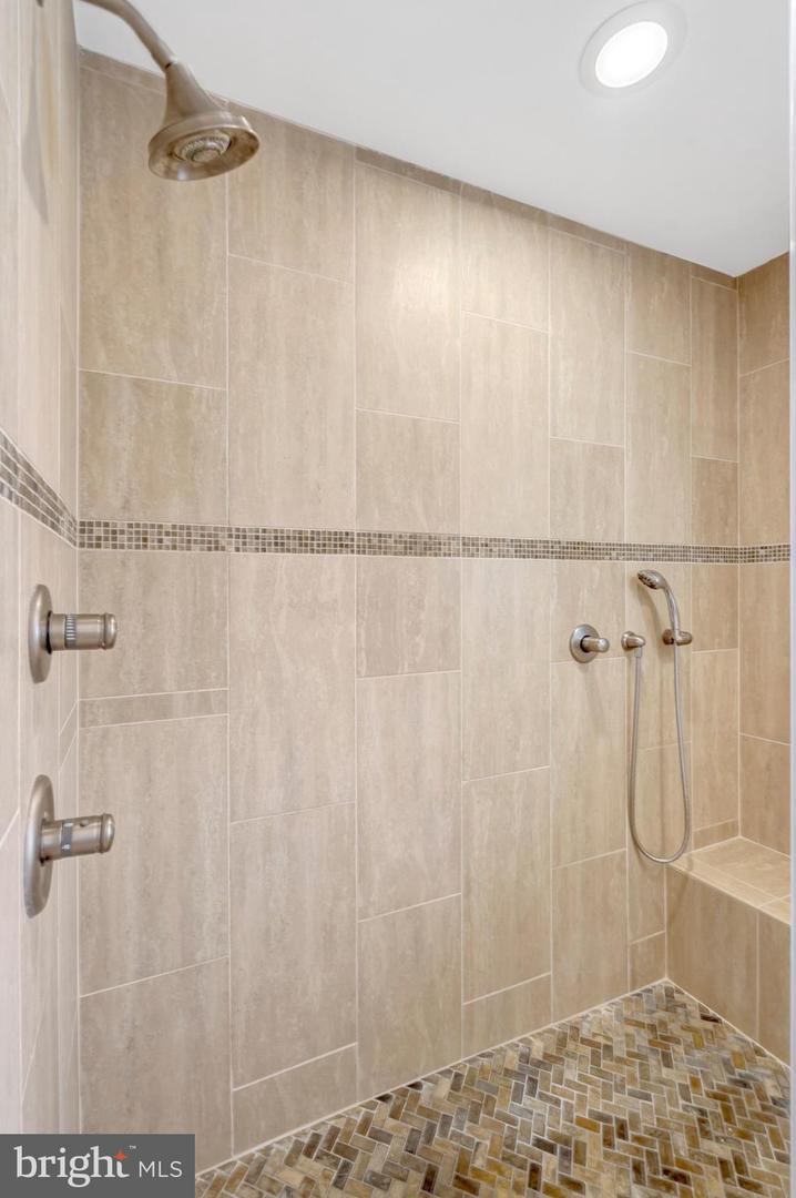 Fairfax, Virginia, 22030, United States, 4 Bedrooms Bedrooms, ,3 BathroomsBathrooms,Residential,Active,2045005