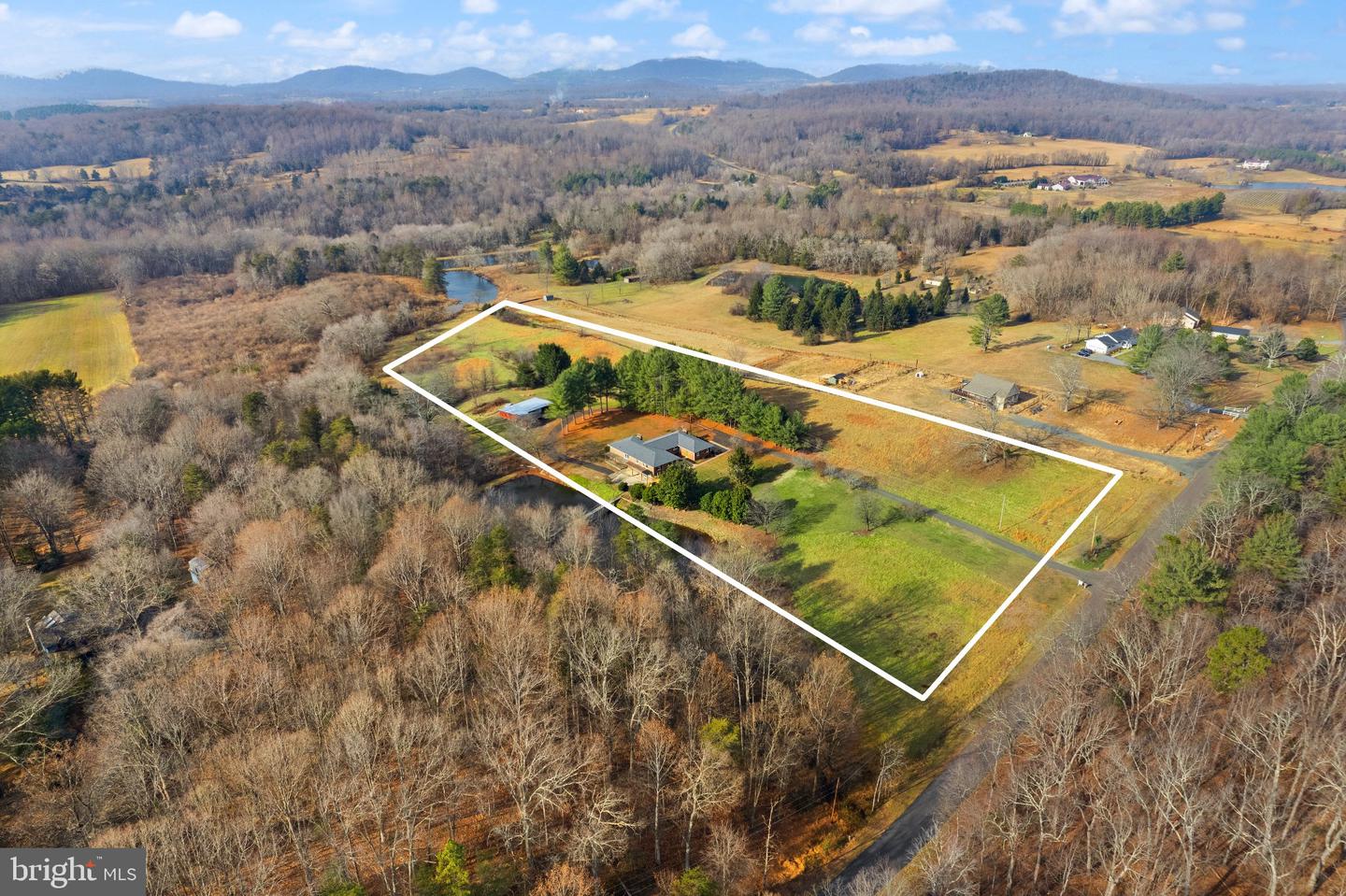 Amissville, Virginia, 20106, United States, 7 Bedrooms Bedrooms, ,4 BathroomsBathrooms,Residential,Active,2035089