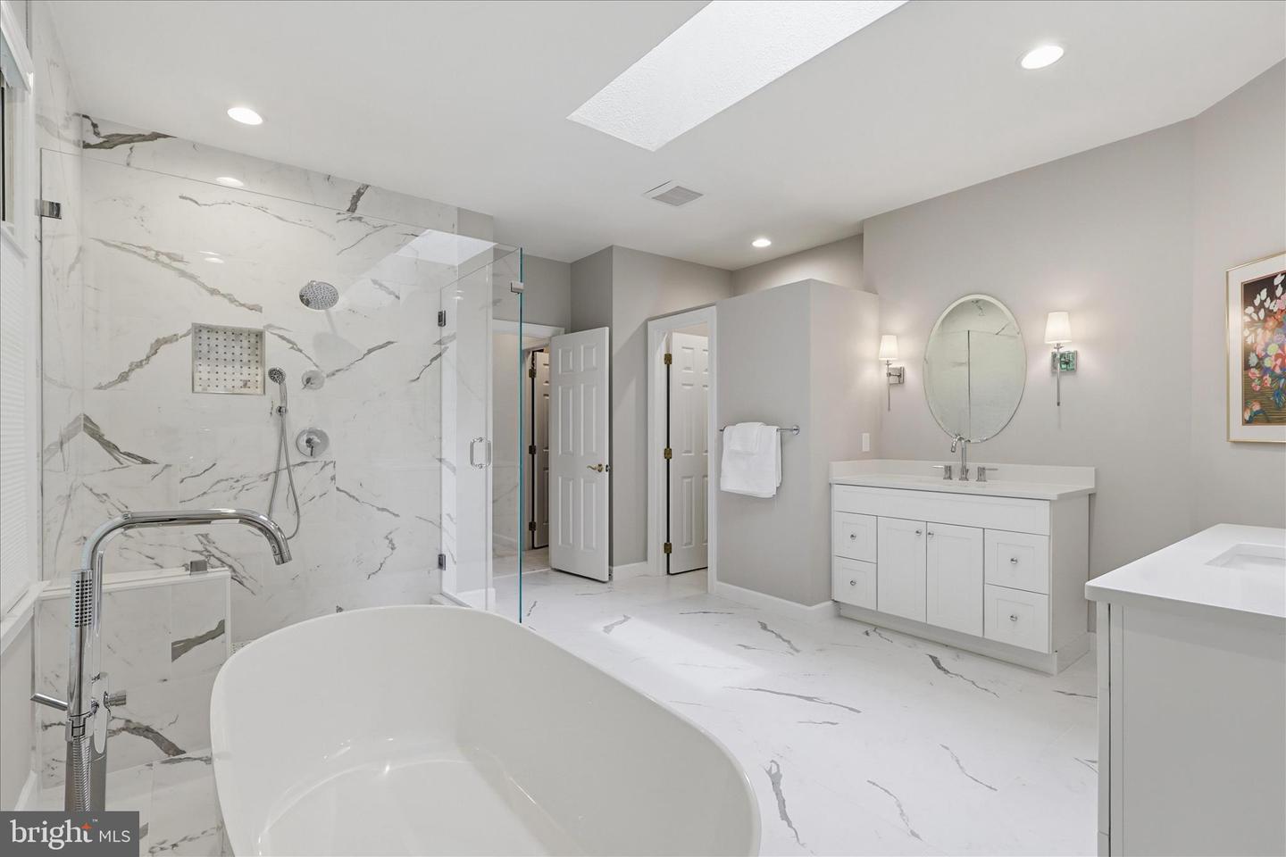 Oakton, Virginia, 22124, United States, 5 Bedrooms Bedrooms, ,5 BathroomsBathrooms,Residential,Pending,2045766