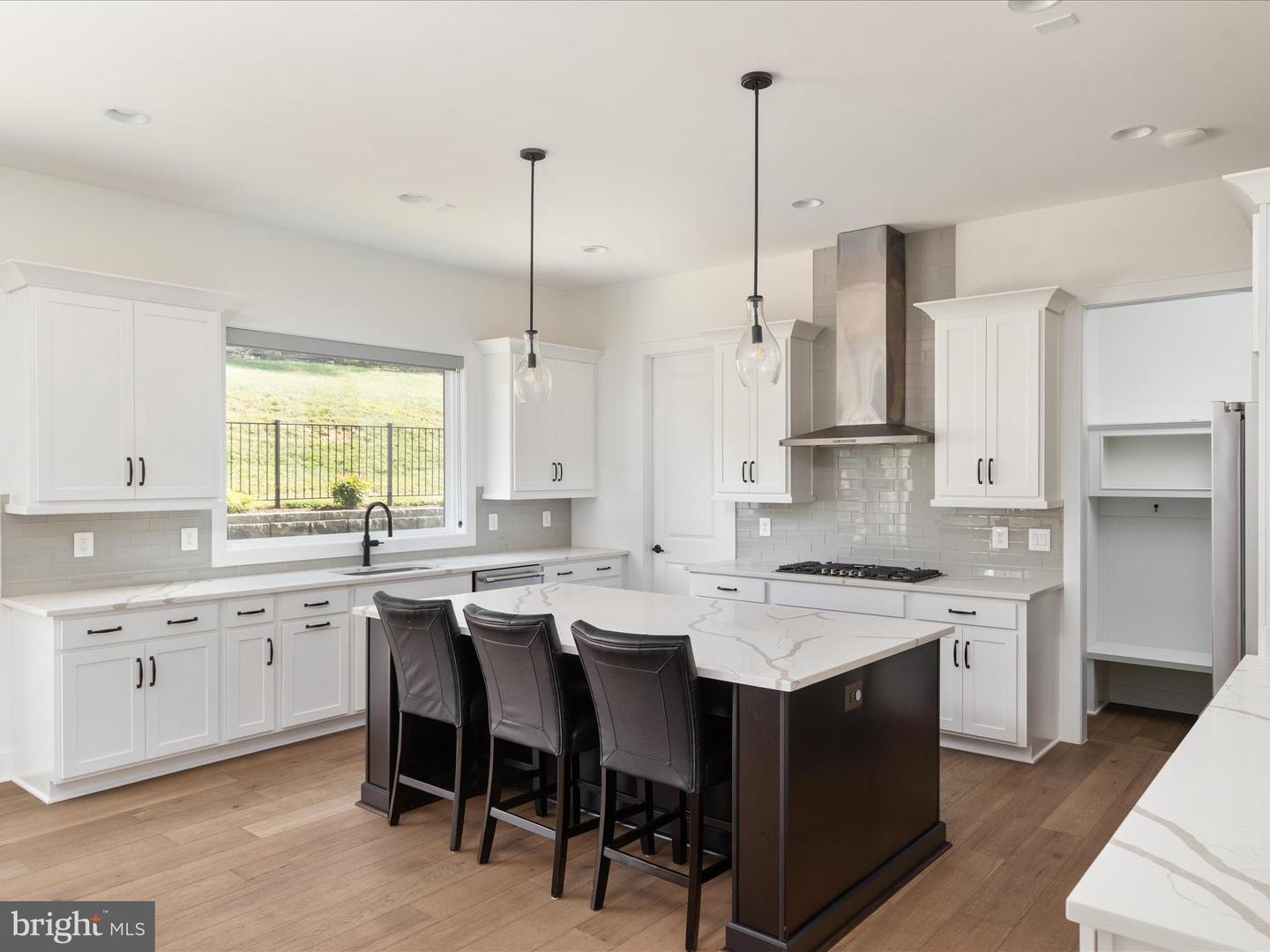 Oakton, Virginia, 22124, United States, 6 Bedrooms Bedrooms, ,6 BathroomsBathrooms,Residential,Active,1960120