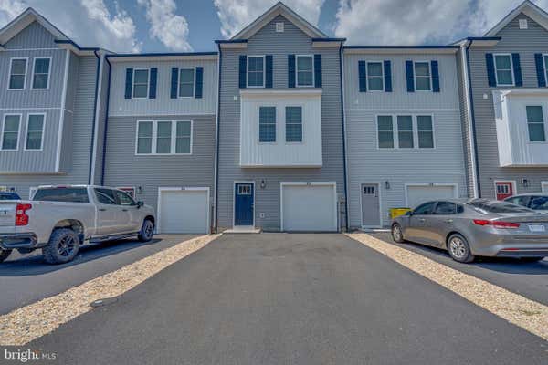 32 MARINERIS CIR, MARTINSBURG, WV 25405 - Image 1