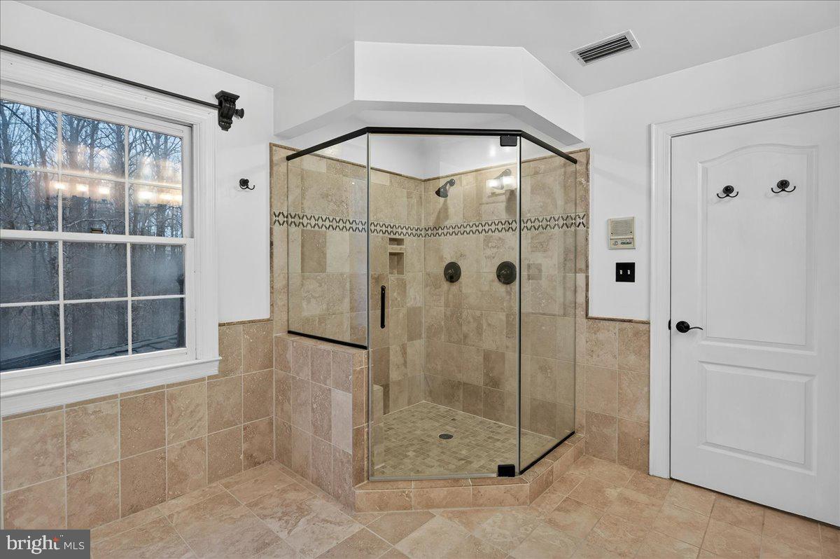 Clifton, Virginia, 20124, United States, 5 Bedrooms Bedrooms, ,6 BathroomsBathrooms,Residential,Active,2025639