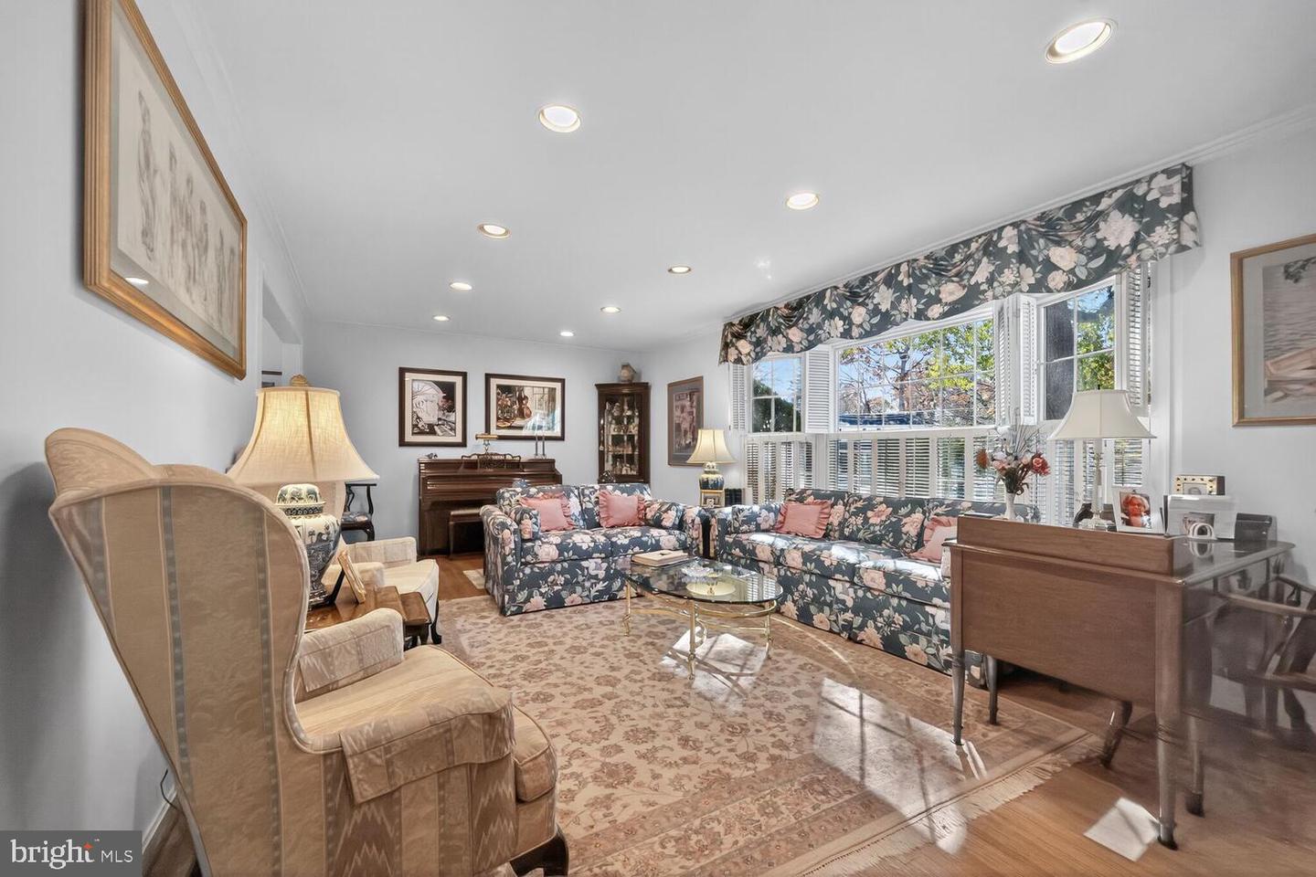 Potomac, Maryland, 20854, United States, 5 Bedrooms Bedrooms, ,4 BathroomsBathrooms,Residential,Active,1988709