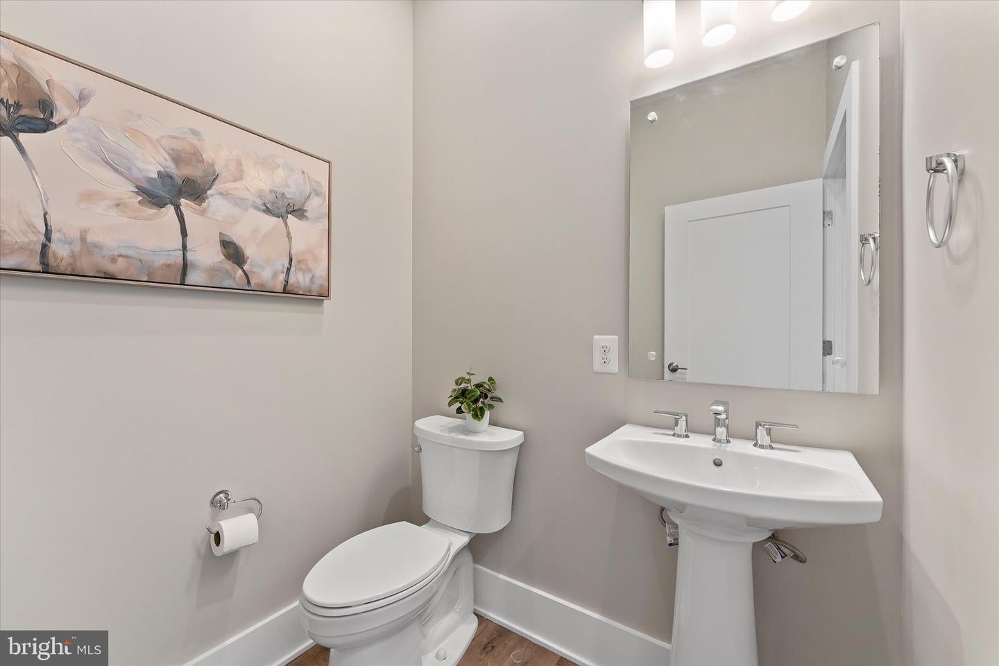 Potomac, Maryland, 20854, United States, 4 Bedrooms Bedrooms, ,5 BathroomsBathrooms,Residential,Active,1961966