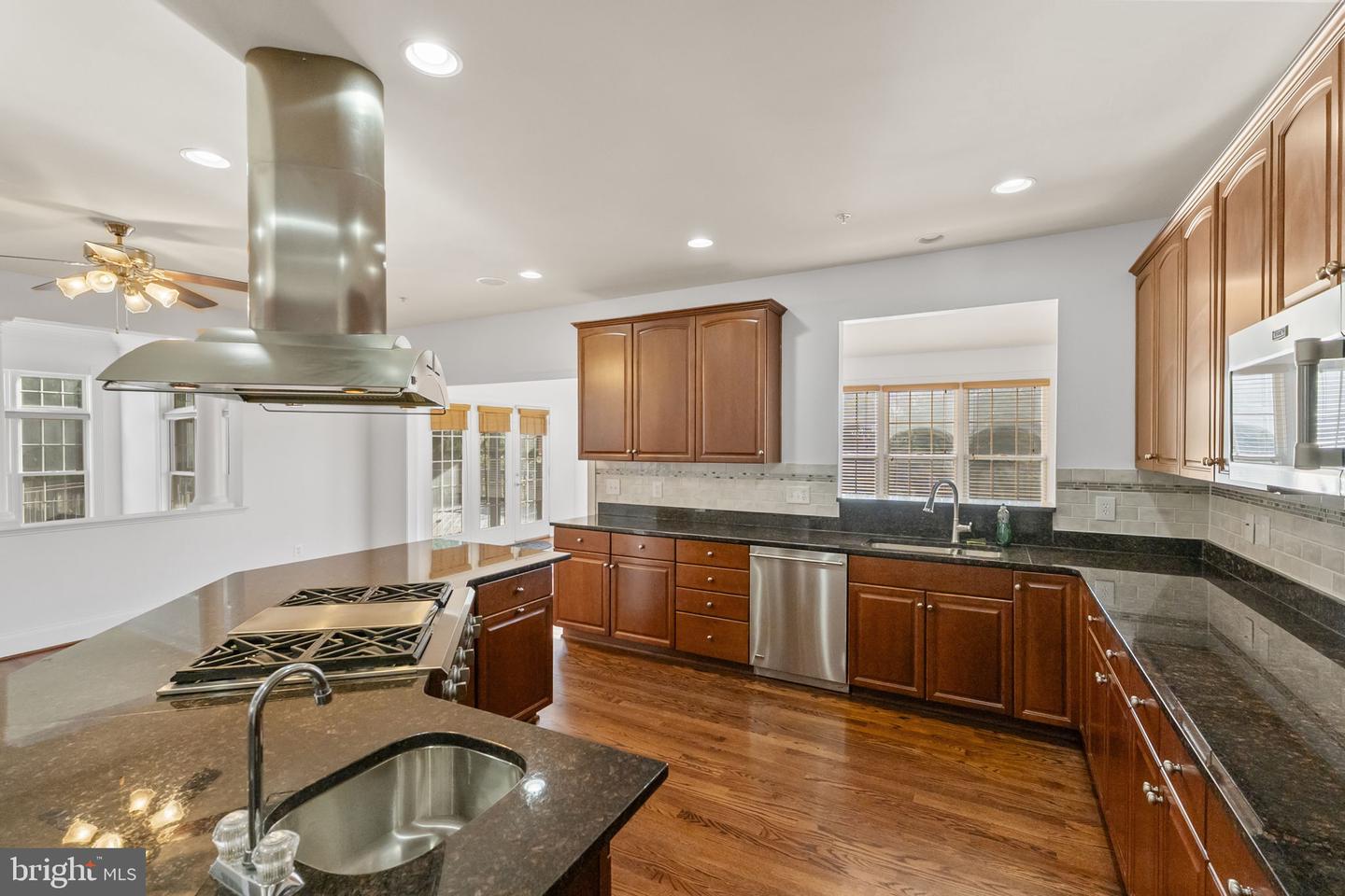 Clarksburg, Maryland, 20871, United States, 5 Bedrooms Bedrooms, ,5 BathroomsBathrooms,Residential,Active,2001354